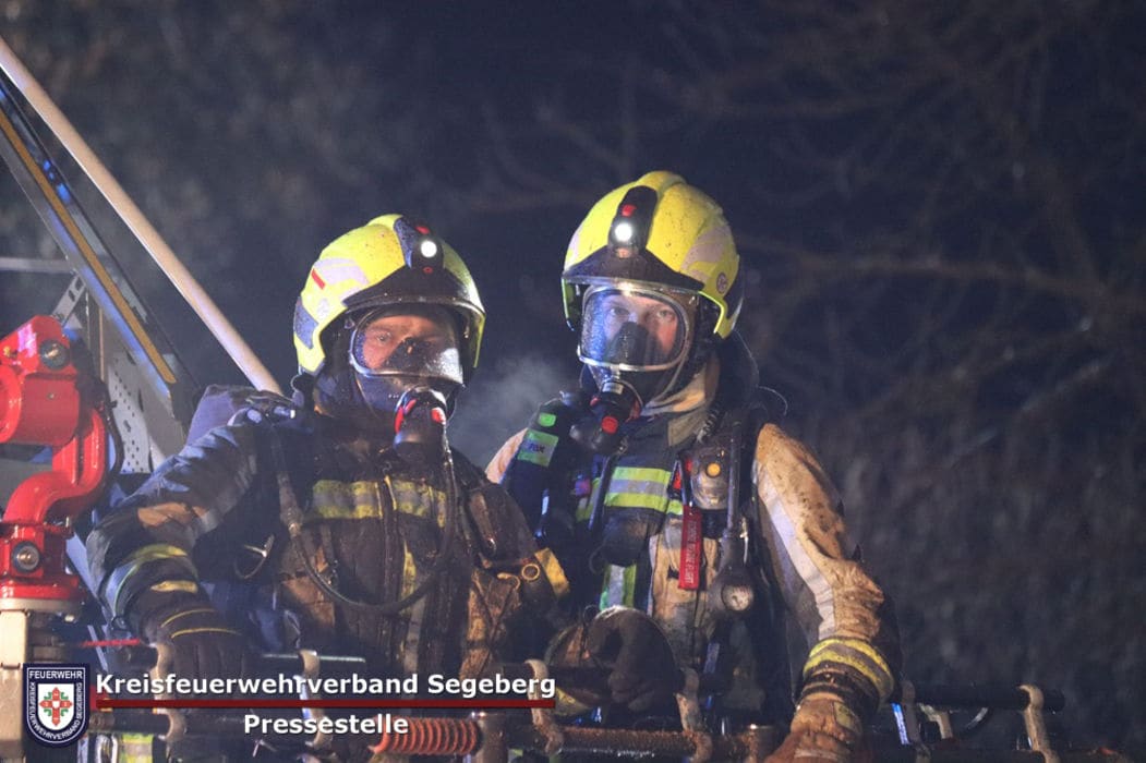 Einsatz: Feuer zerstört Scheune, Foto 4