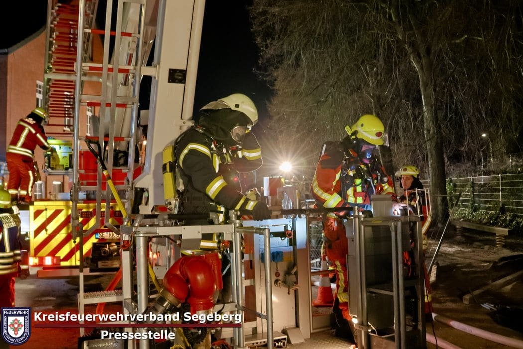 Einsatz: Feuer in der Grundschule in Schmalfeld, Foto 4