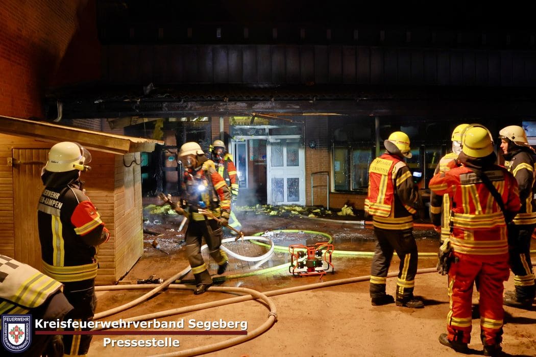 Einsatz: Feuer in der Grundschule in Schmalfeld, Foto 5