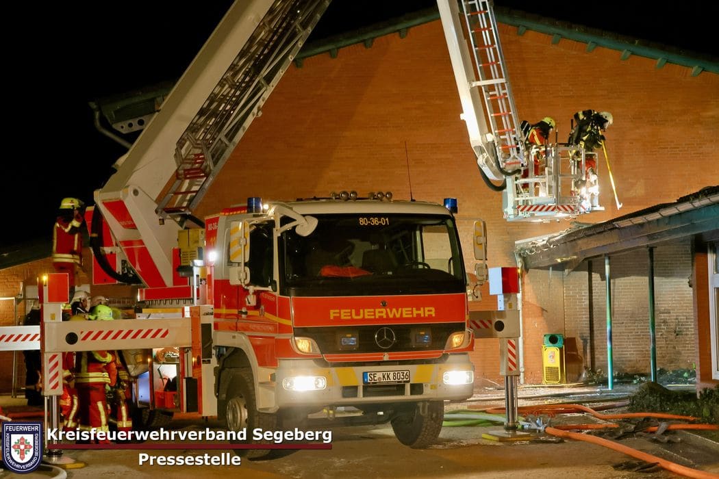 Einsatz: Feuer in der Grundschule in Schmalfeld, Foto 8
