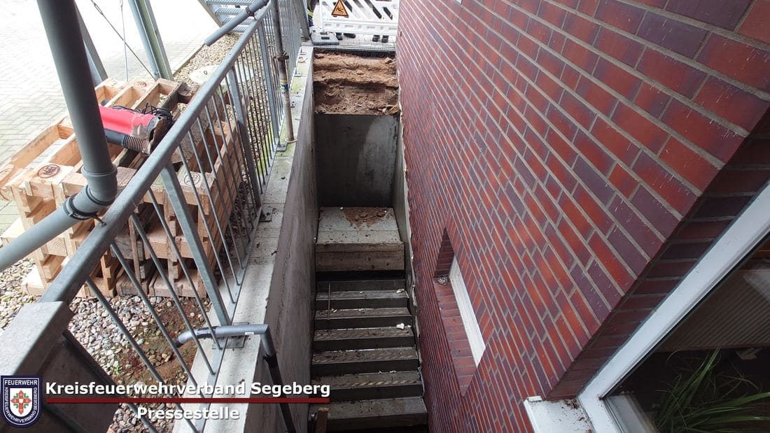Einsatz: Einsturz einer Kellertreppe in Hartenholm, Foto 2