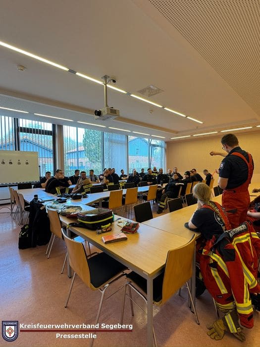 Übung: 9.Feuerwehrbereitschaft in Kisdorf, Foto 8