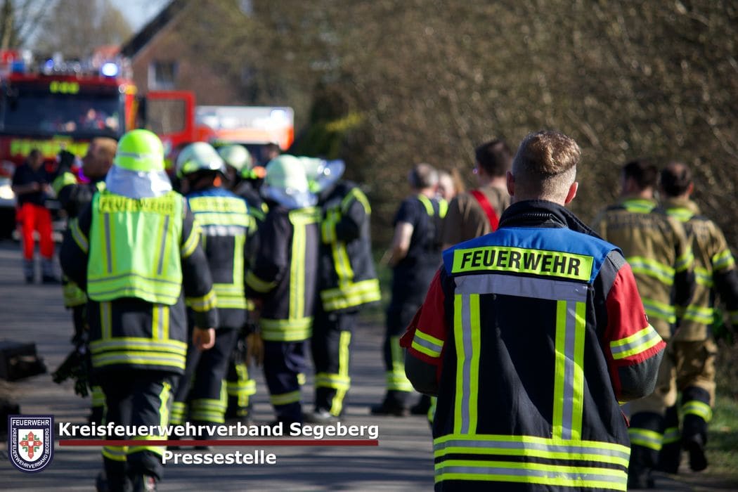 Einsatz: Gülleanhänger in Struvenhütten umgekippt, Foto 3