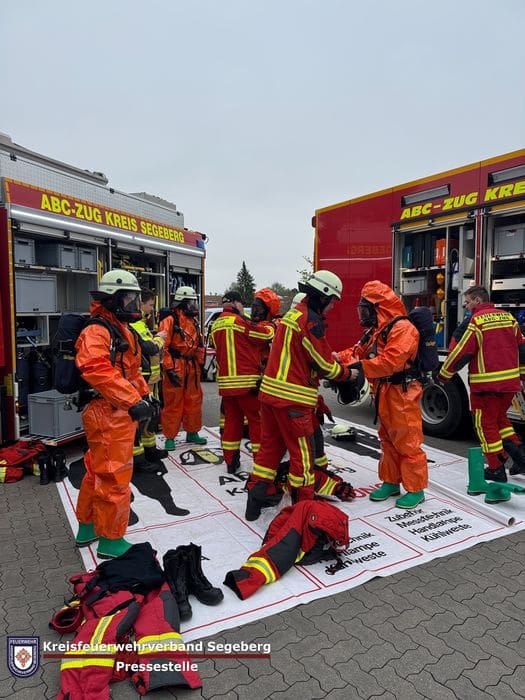 Einsatz: Austritt von Batteriesäure in Kaltenkirchen, Foto 1