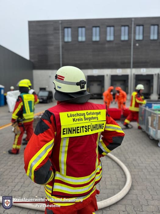 Einsatz: Austritt von Batteriesäure in Kaltenkirchen, Foto 4
