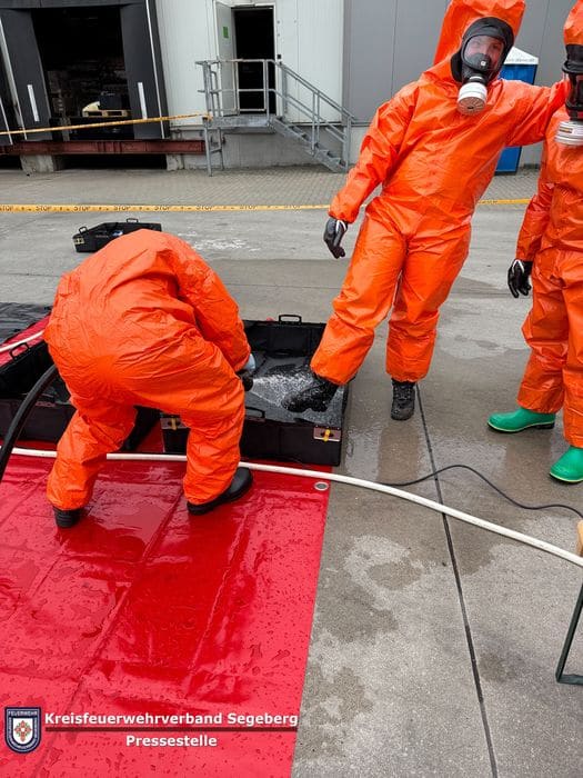 Einsatz: Austritt von Batteriesäure in Kaltenkirchen, Foto 5