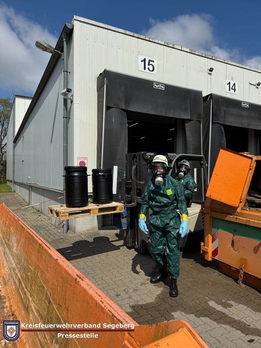 Einsatz: Austritt von Batteriesäure in Kaltenkirchen, Foto 6