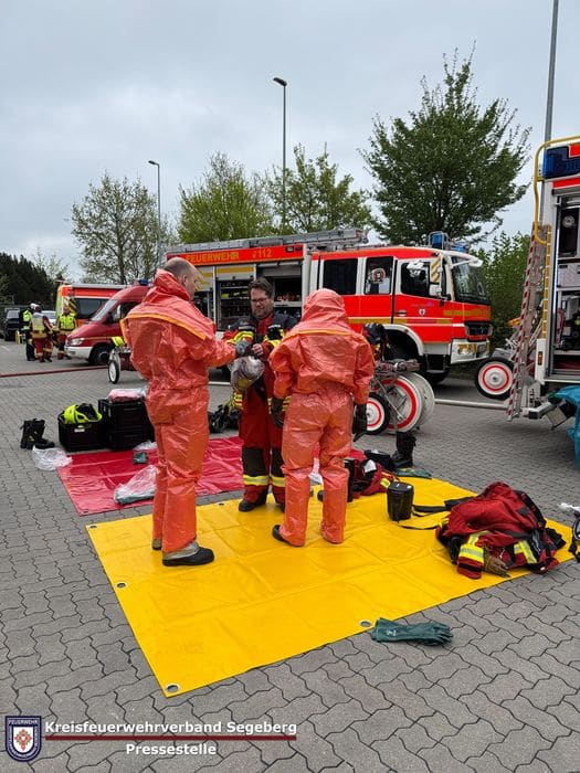 Einsatz: Austritt von Batteriesäure in Kaltenkirchen, Foto 7
