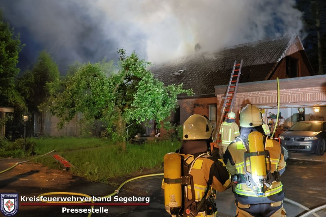 Einsatz: Dachstuhlbrand eines Einfamilienhauses in Ellerau, Foto 6