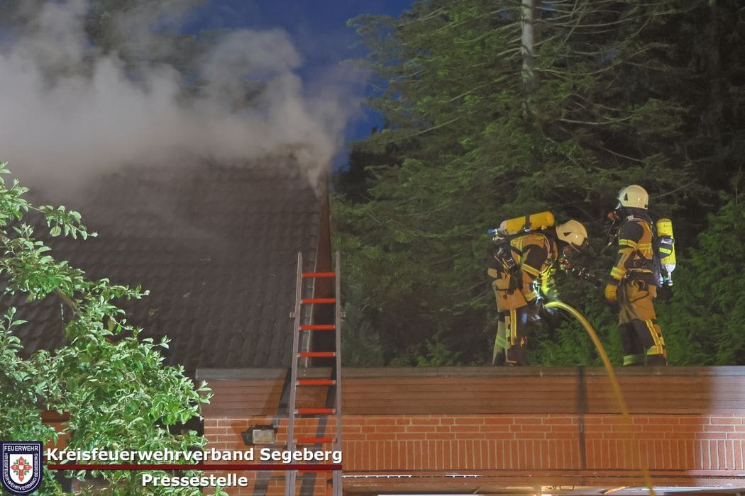 Einsatz: Dachstuhlbrand eines Einfamilienhauses in Ellerau, Foto 7