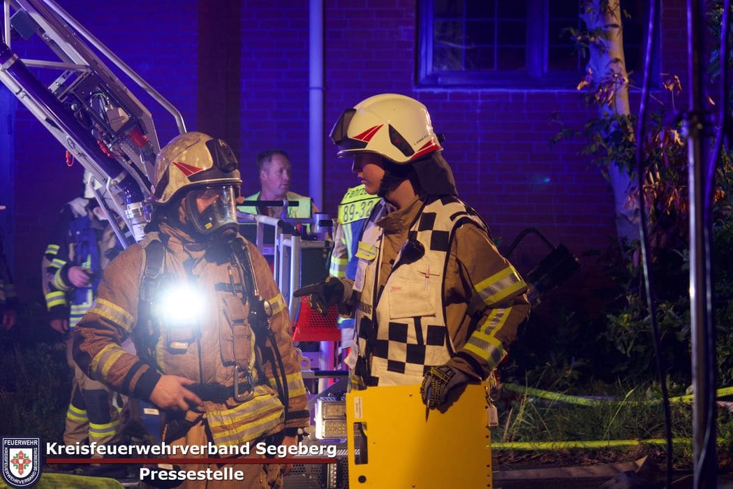 Einsatz: Dachstuhlbrand eines Einfamilienhauses in Ellerau, Foto 15