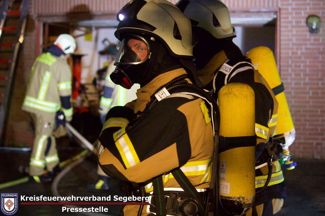 Einsatz: Dachstuhlbrand eines Einfamilienhauses in Ellerau, Foto 16