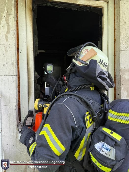 Einsatz: Feuer zerstört Bungalow in Seedorf, Foto 2