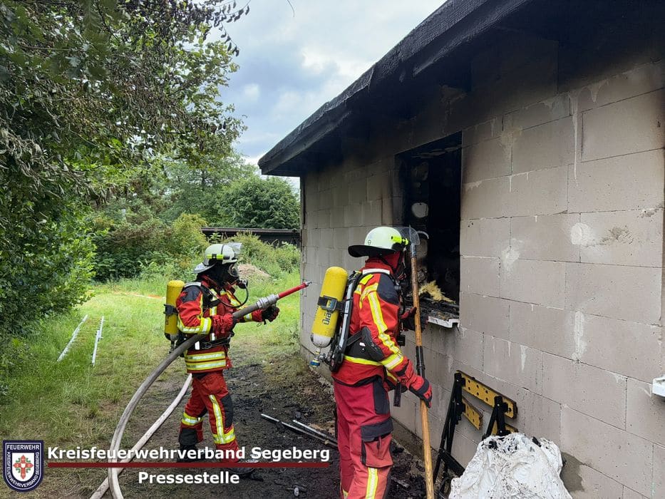 Einsatz: Feuer zerstört Bungalow in Seedorf, Foto 5