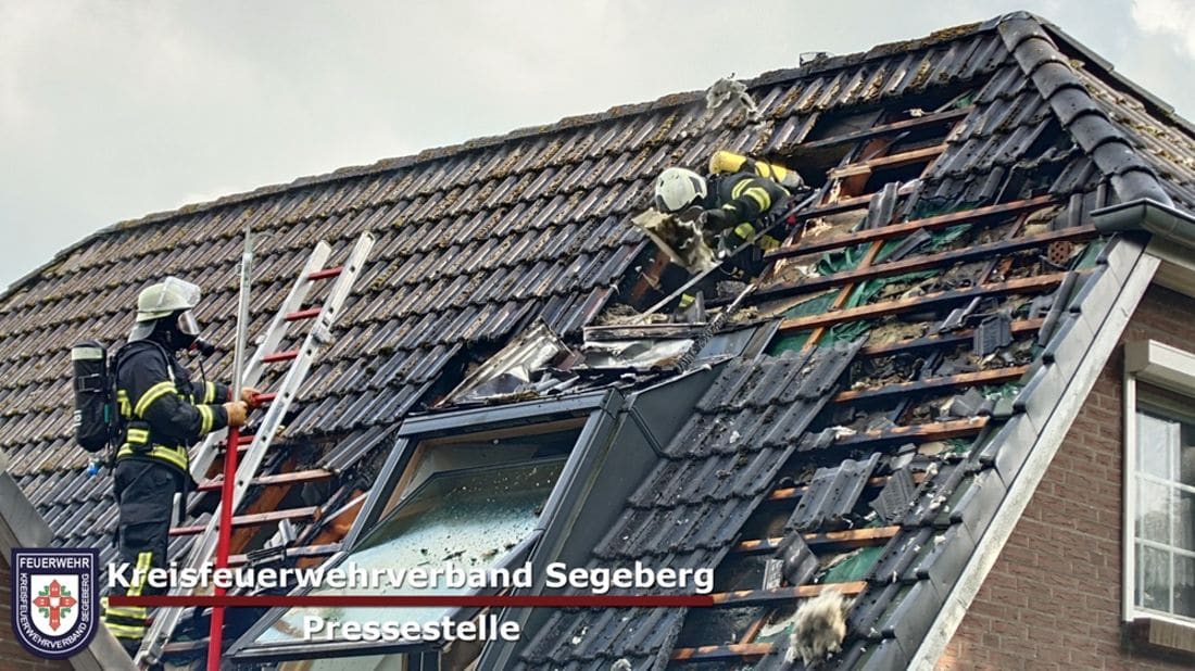 Einsatz: Dachstuhlbrand in Oering, Foto 1