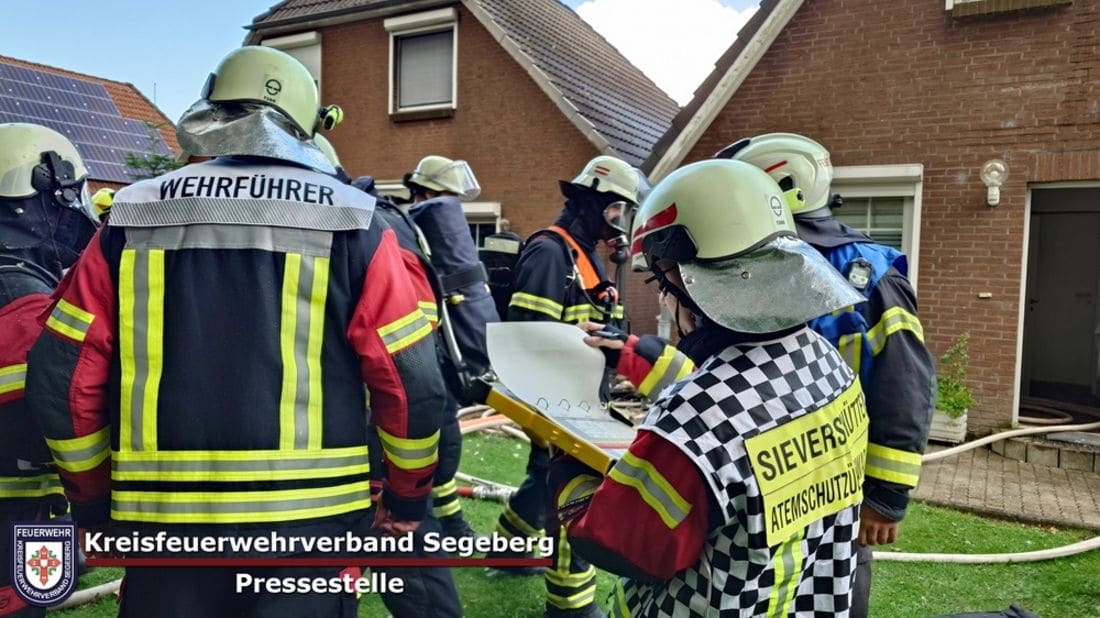 Einsatz: Dachstuhlbrand in Oering, Foto 4