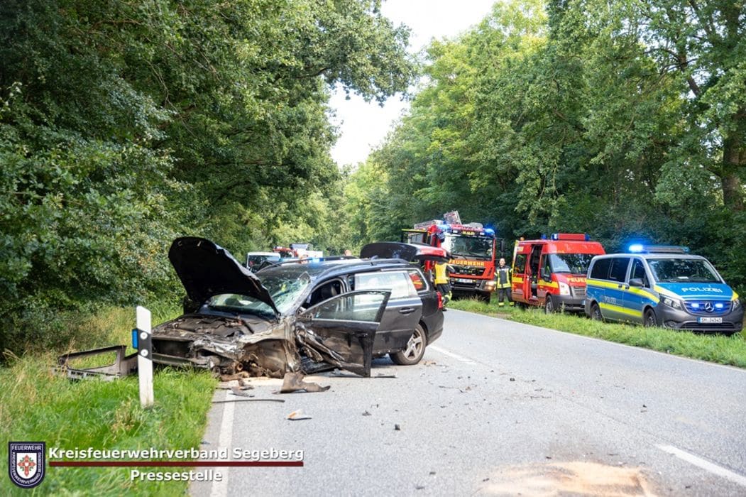 Einsatz: Schwerer Verkehrsunfall mit 12 Verletzten, Foto 3