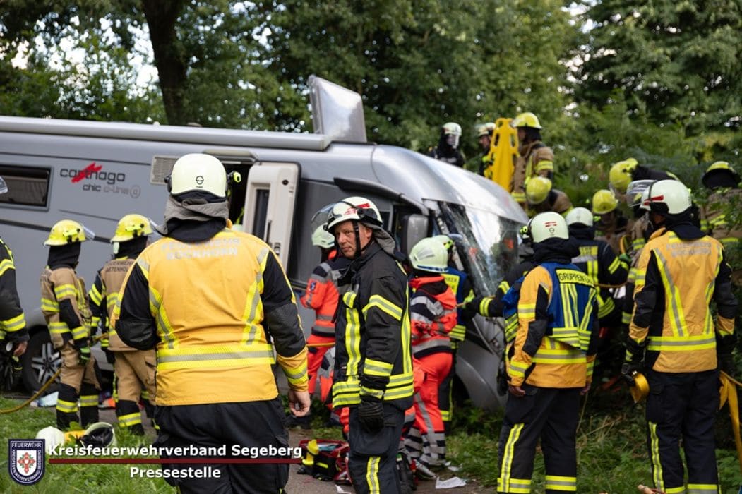 Einsatz: Schwerer Verkehrsunfall mit 12 Verletzten, Foto 5