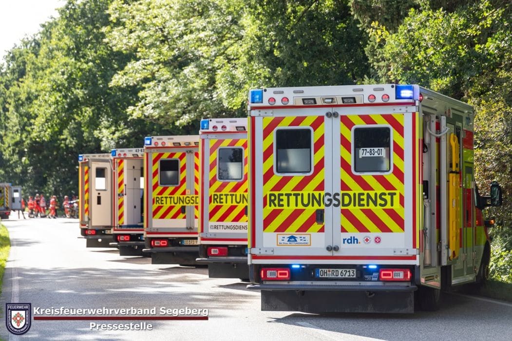 Einsatz: Schwerer Verkehrsunfall mit 12 Verletzten, Foto 6