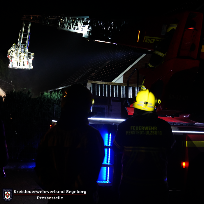 Einsatz: Feuer greift auf Doppelhaushälfte über, Foto 1
