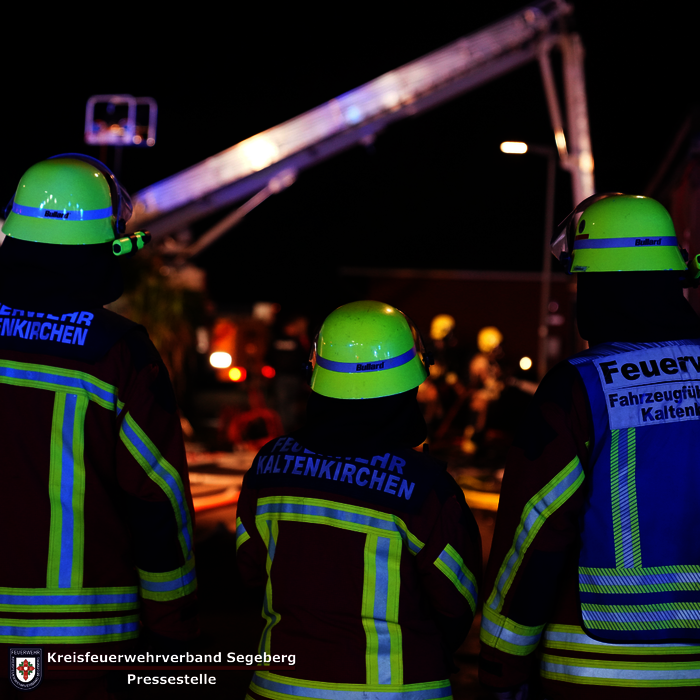 Einsatz: Feuer greift auf Doppelhaushälfte über, Foto 3