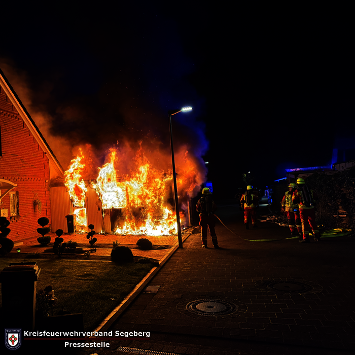Einsatz: Feuer greift auf Doppelhaushälfte über, Foto 7