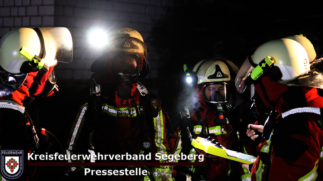 Einsatz: Brand eines landwirtschaftlichen Gebäudes in Seedorf, OT Berlin, Foto 5