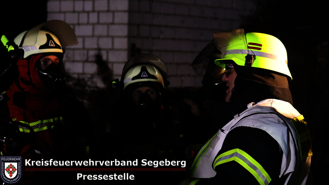 Einsatz: Brand eines landwirtschaftlichen Gebäudes in Seedorf, OT Berlin, Foto 6