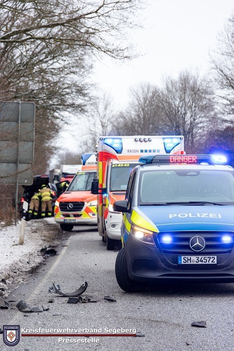 Einsatz: Drei Verletzte durch Verkehrsunfall auf der Bundesstraße 206, Foto 2