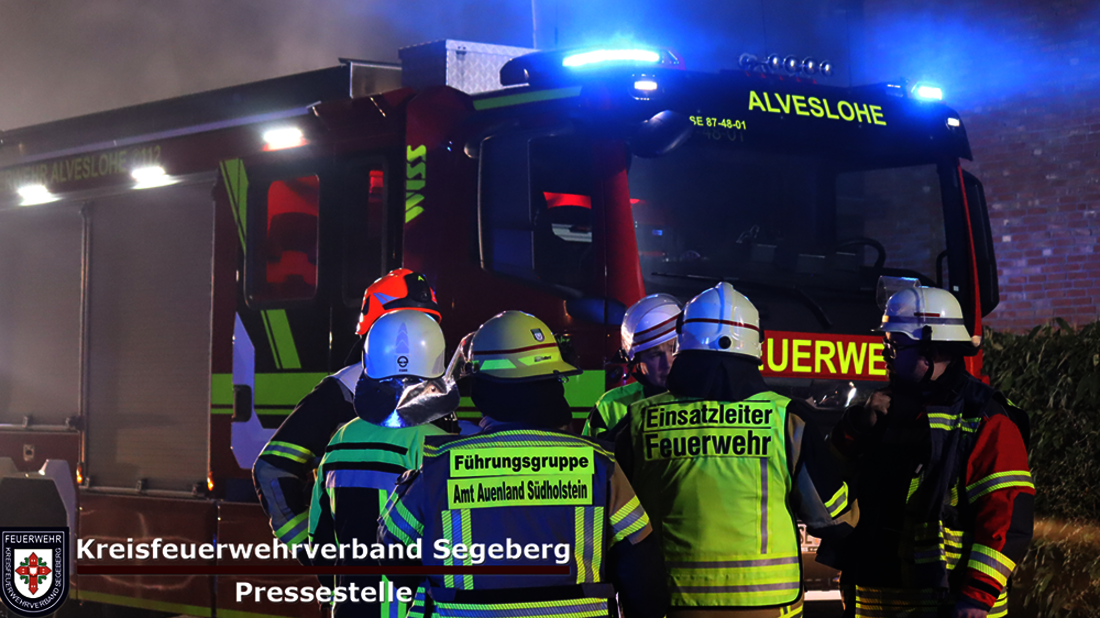 Einsatz: Feuer breitet sich schnell aus - zwei Einfamilienhäuser betroffen, Foto 4