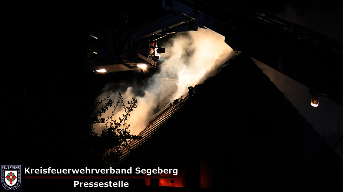 Einsatz: Feuer breitet sich schnell aus - zwei Einfamilienhäuser betroffen, Foto 5