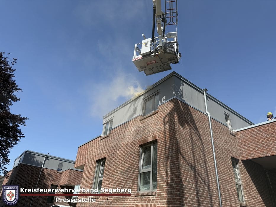 Einsatz: Dachstuhlbrand in Kaltenkirchen, Foto 1