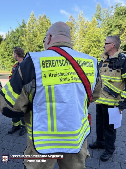 Einsatzübung: 4.Feuerwehrbereitschaft übt in Bornhoeved, Foto 1