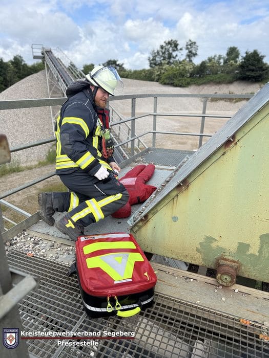 Einsatzübung: 4.Feuerwehrbereitschaft übt in Bornhoeved, Foto 4