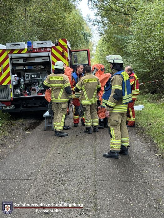 Einsatz: Fund illegal entsorgter Abfälle bei Heidmoor: Größerer Einsatz für die Feuerwehr, Foto 5