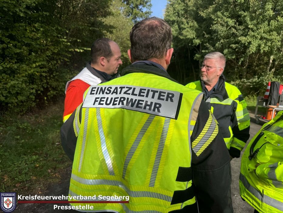 Einsatz: Fund illegal entsorgter Abfälle bei Heidmoor: Größerer Einsatz für die Feuerwehr, Foto 8
