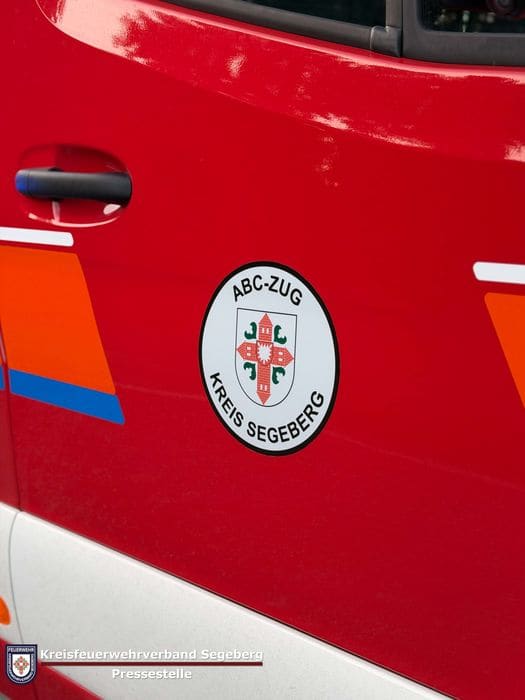 Einsatz: Fund illegal entsorgter Abfälle bei Heidmoor: Größerer Einsatz für die Feuerwehr, Foto 10